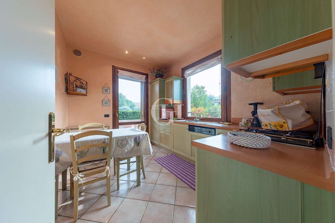 Вилла у озера Гарда, Италия, 350 м2 фото 4