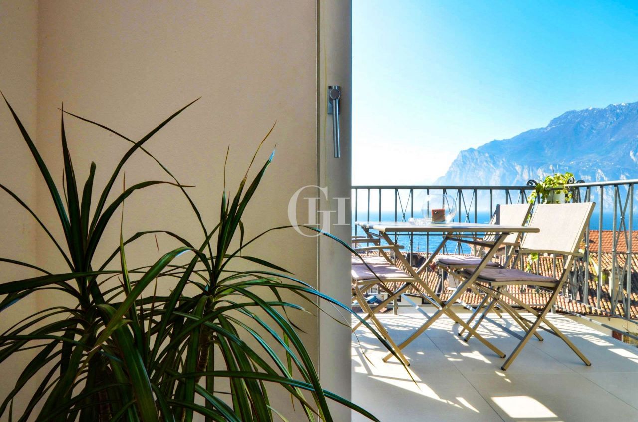 Апартаменты у озера Гарда, Италия, 115 м2 фото 1