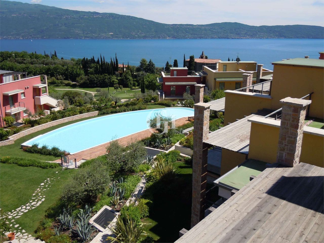 Апартаменты у озера Гарда, Италия, 82 м2 фото 2