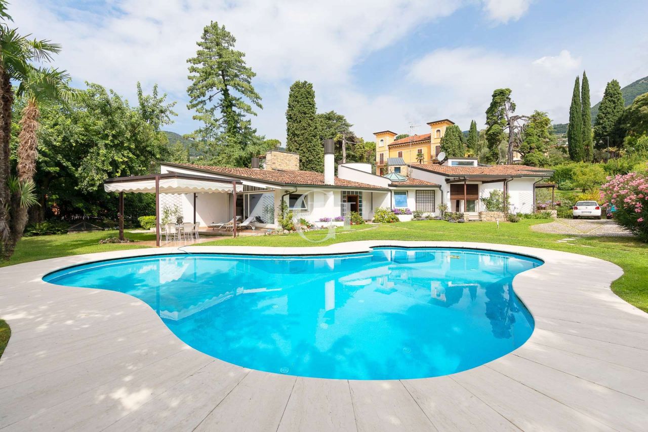 Вилла у озера Гарда, Италия, 600 м2 фото 1