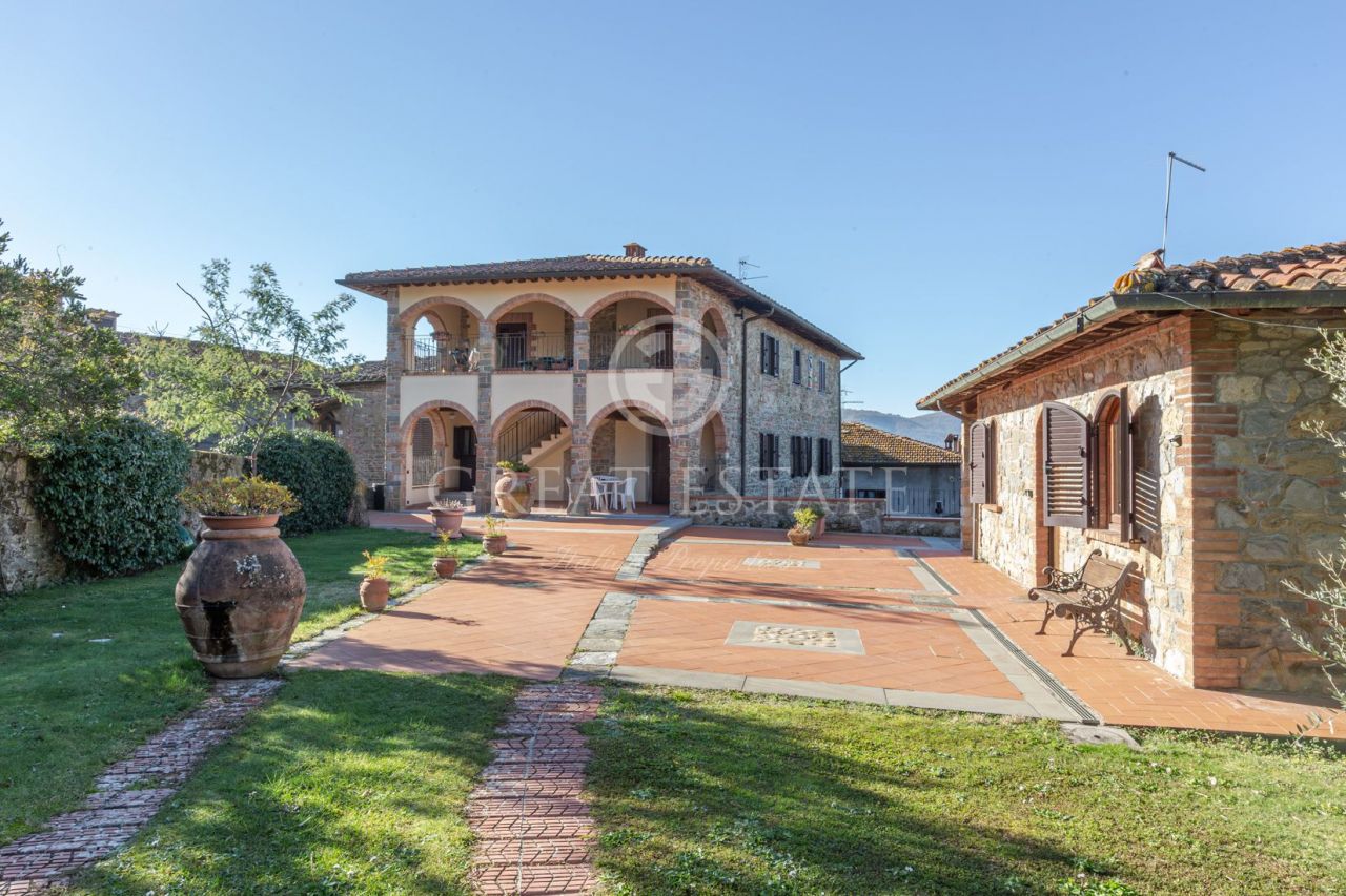 Дом Bucine, Италия, 702.2 м2 фото 1