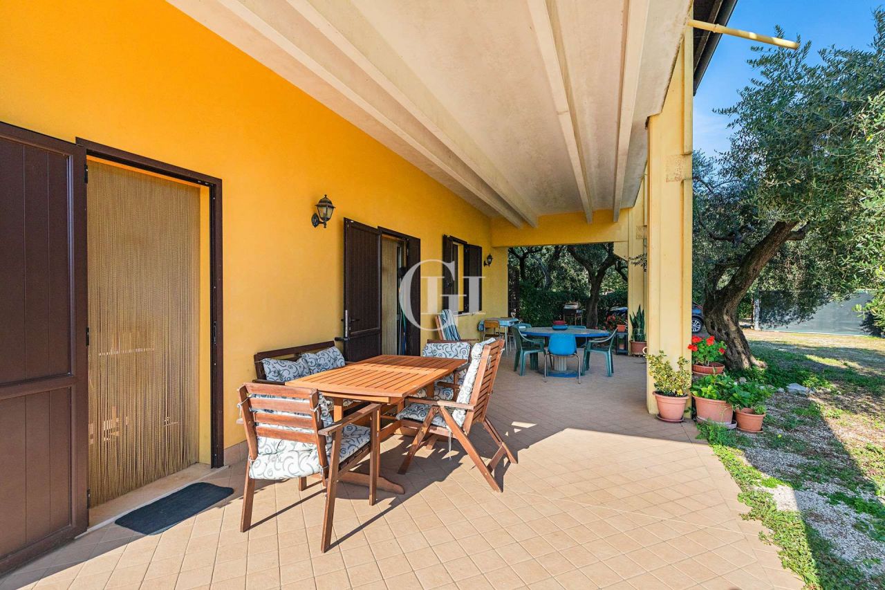 Дом у озера Гарда, Италия, 310 м2 фото 3