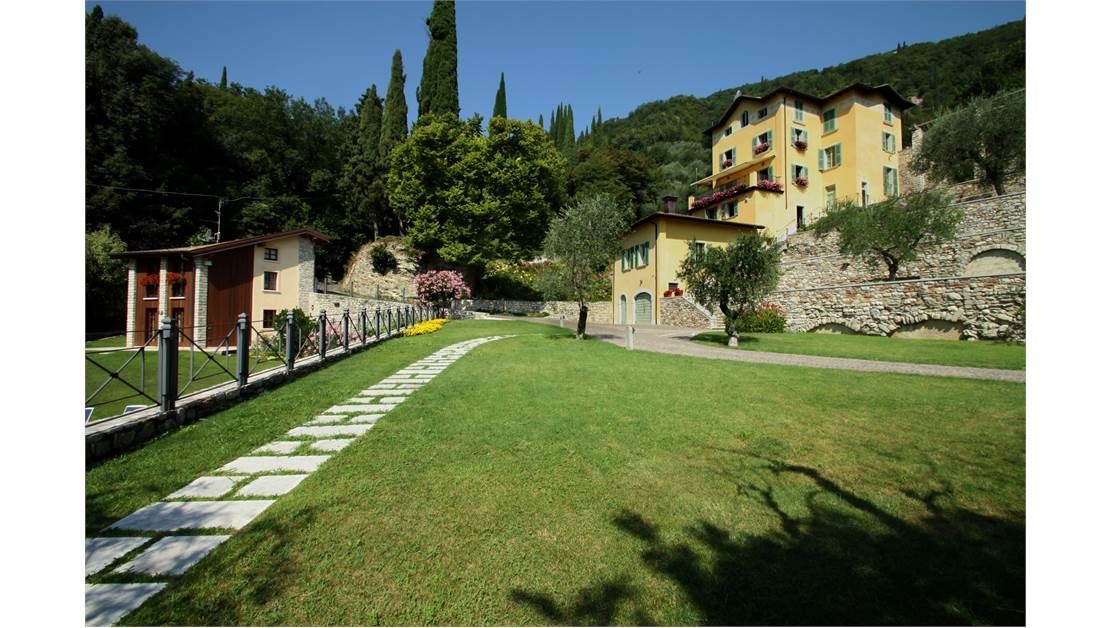 Поместье у озера Гарда, Италия, 1 000 м2 фото 2