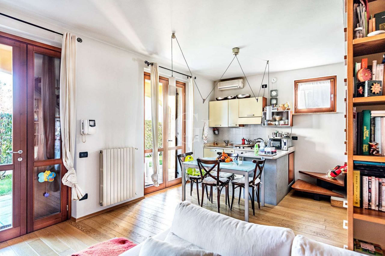 Апартаменты у озера Гарда, Италия, 80 м2 фото 4