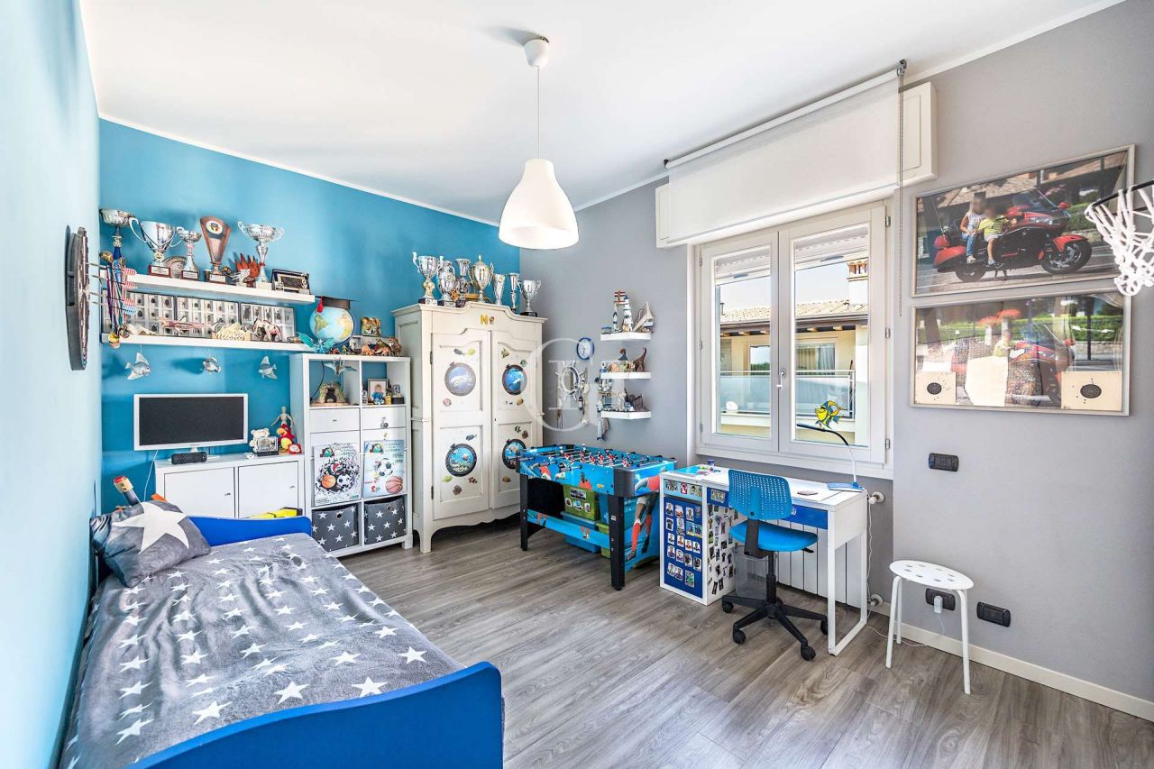 Квартира у озера Гарда, Италия, 110 м2 фото 4