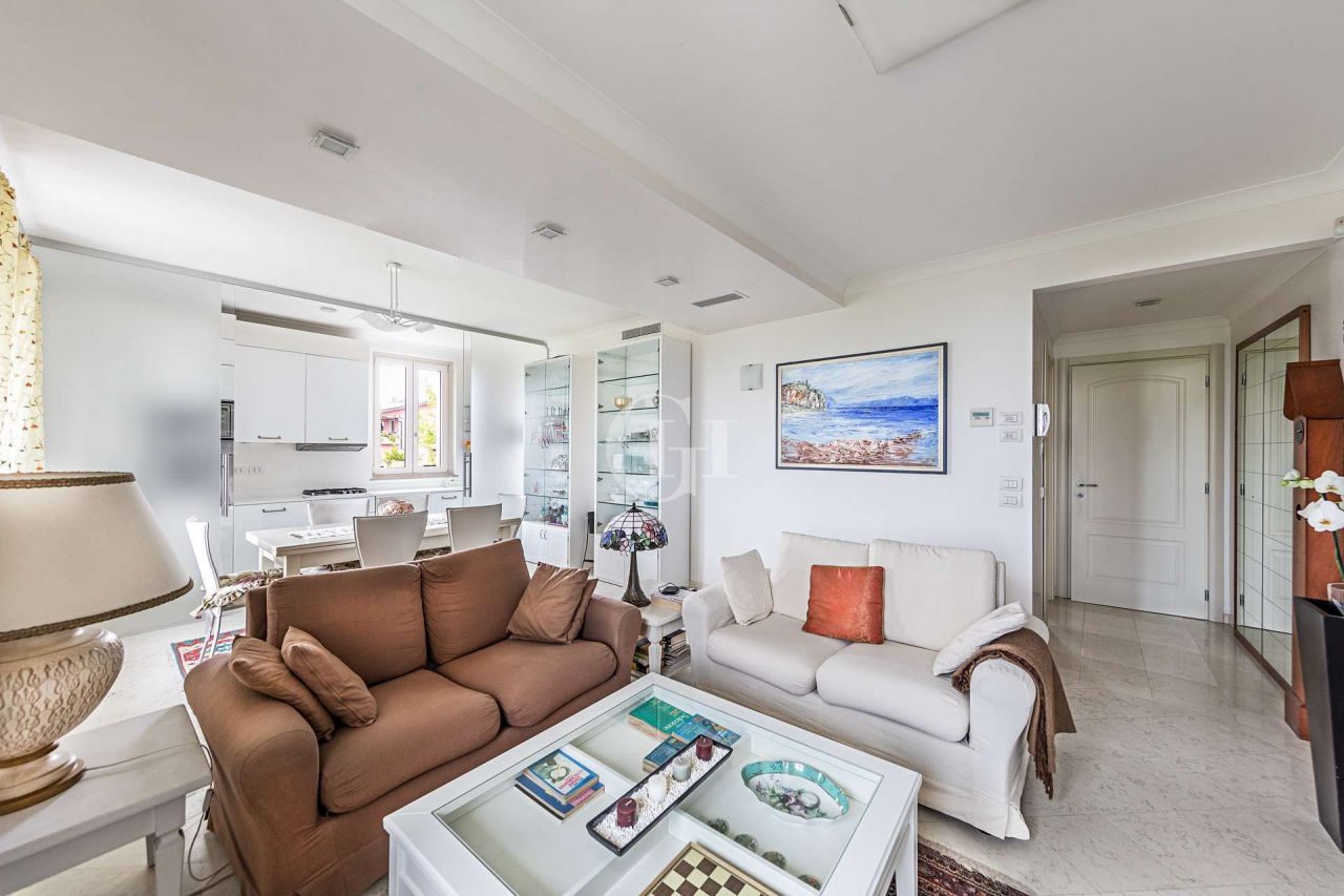 Апартаменты у озера Гарда, Италия, 100 м2 фото 4