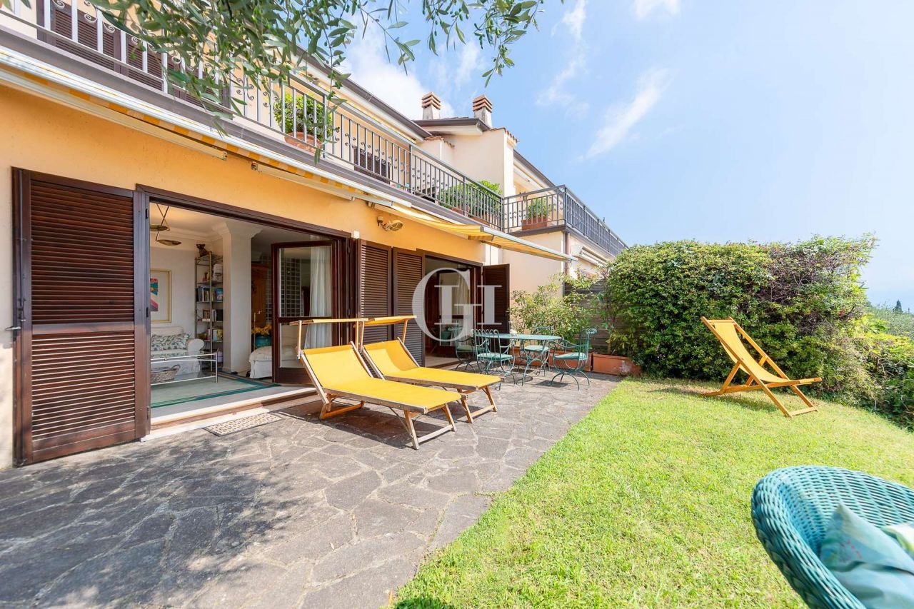 Квартира у озера Гарда, Италия, 82 м2 фото 2