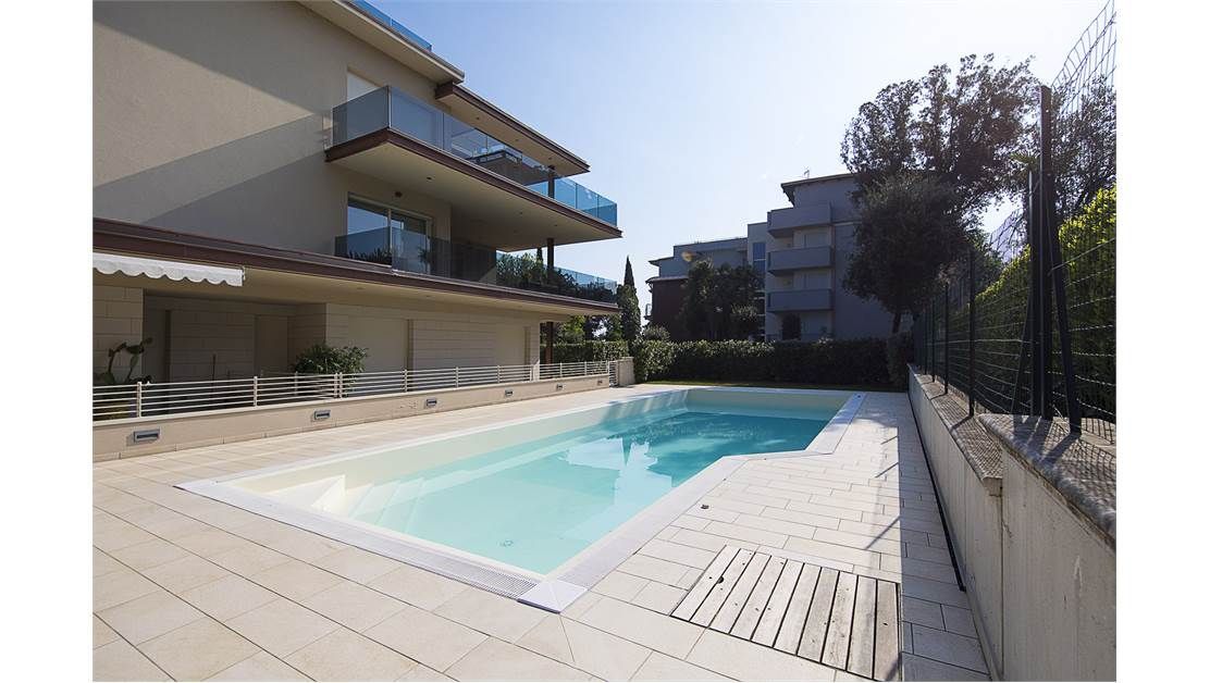 Квартира у озера Гарда, Италия, 75 м2 фото 1