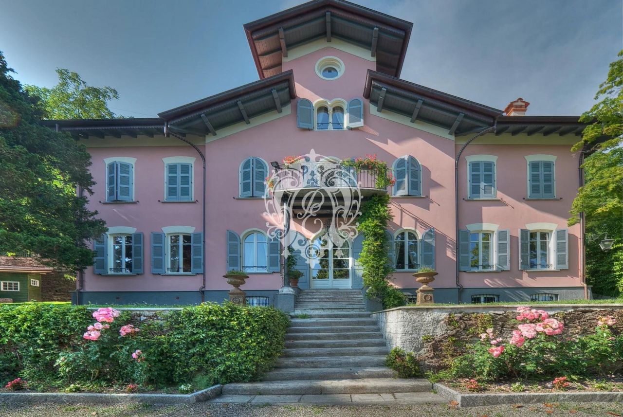 Вилла в Вербании, Италия, 730 м2 фото 1