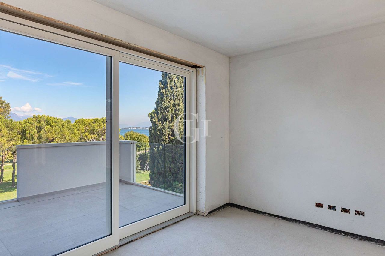 Апартаменты у озера Гарда, Италия, 126 м2 фото 2