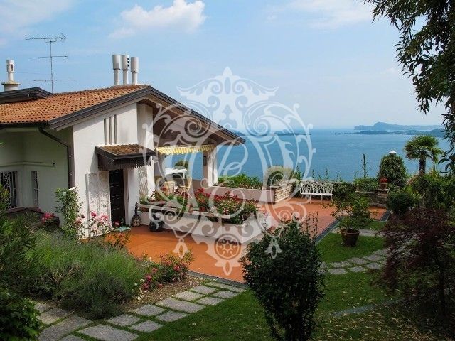 Вилла в Гардоне-Ривьера, Италия, 700 м2 фото 1
