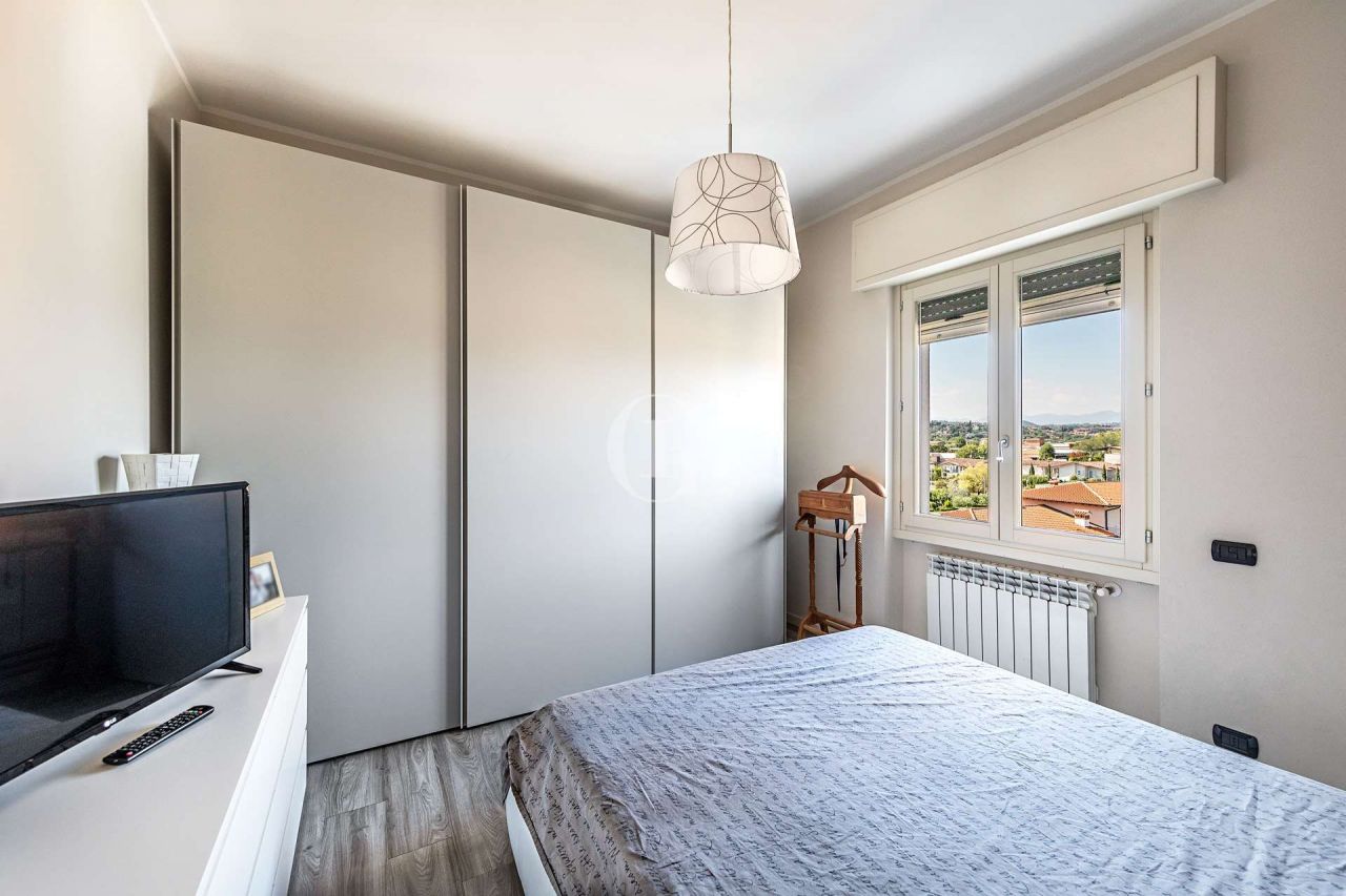 Квартира у озера Гарда, Италия, 110 м2 фото 2