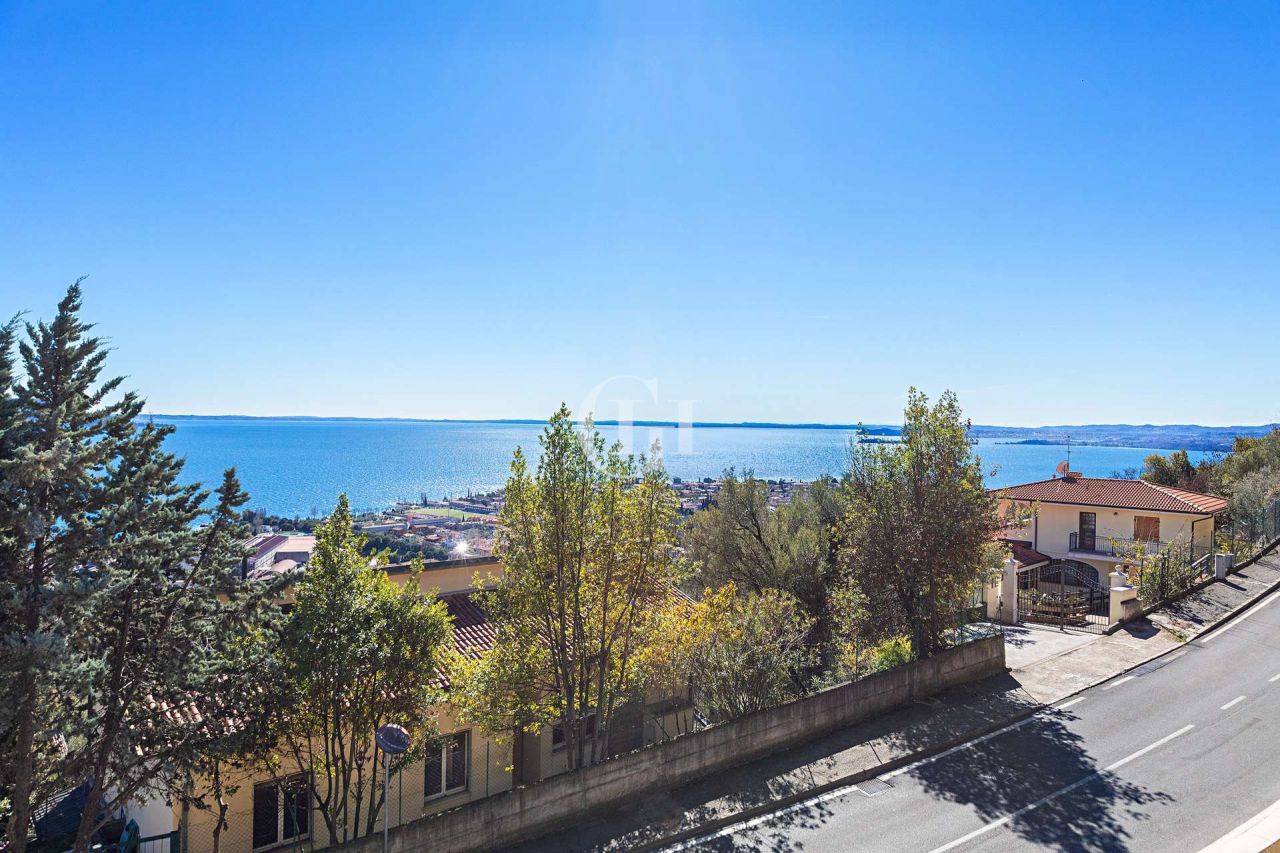 Квартира у озера Гарда, Италия, 120 м2 фото 5