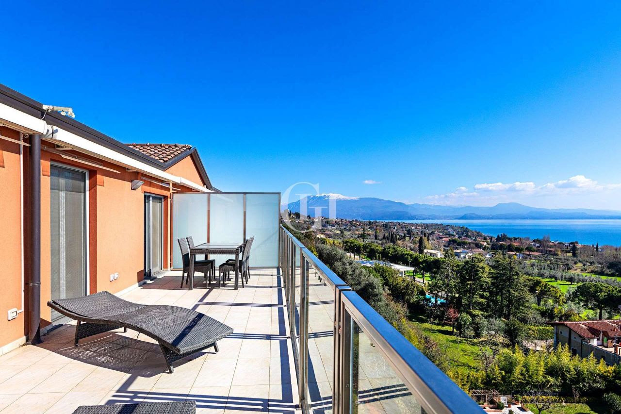 Пентхаус у озера Гарда, Италия, 90 м2 фото 2