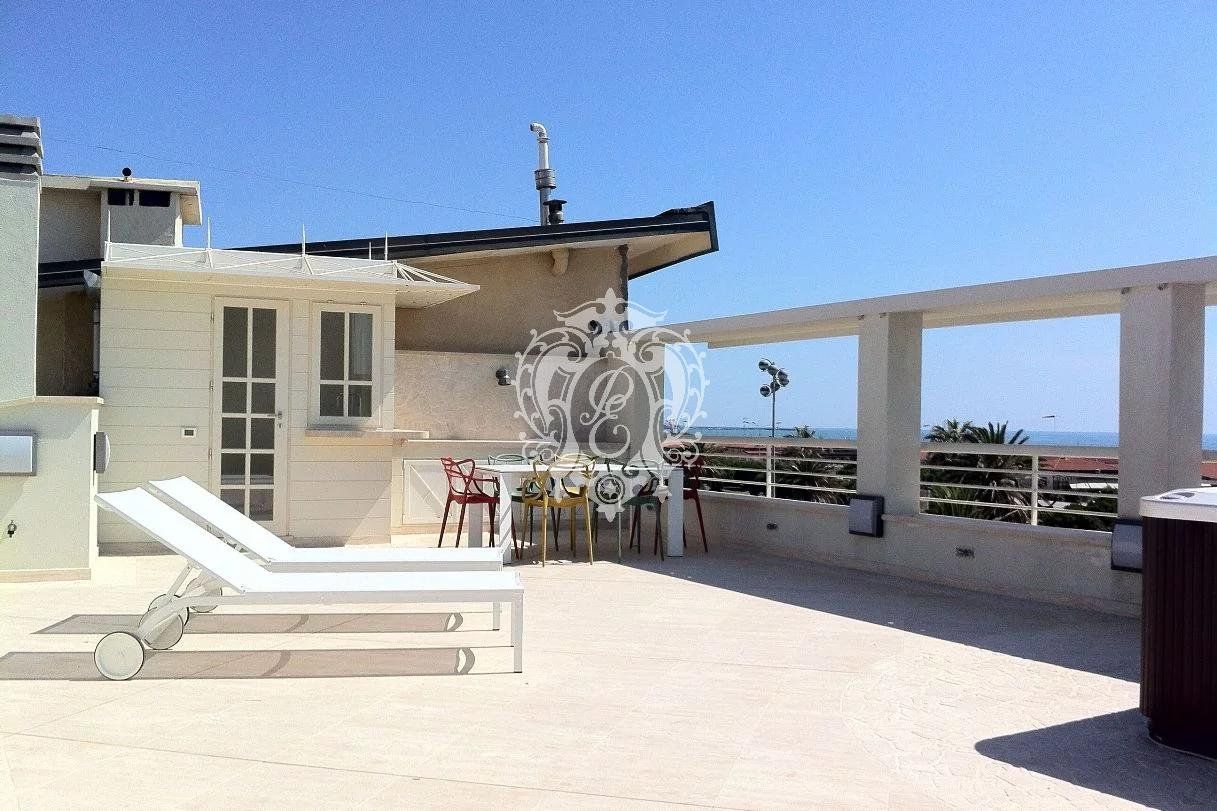 Квартира в Виареджо, Италия, 80 м2 фото 1