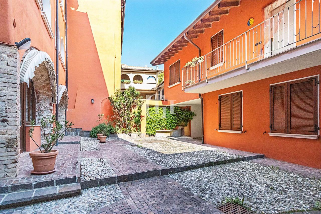 Квартира у озера Гарда, Италия, 60 м2 фото 3