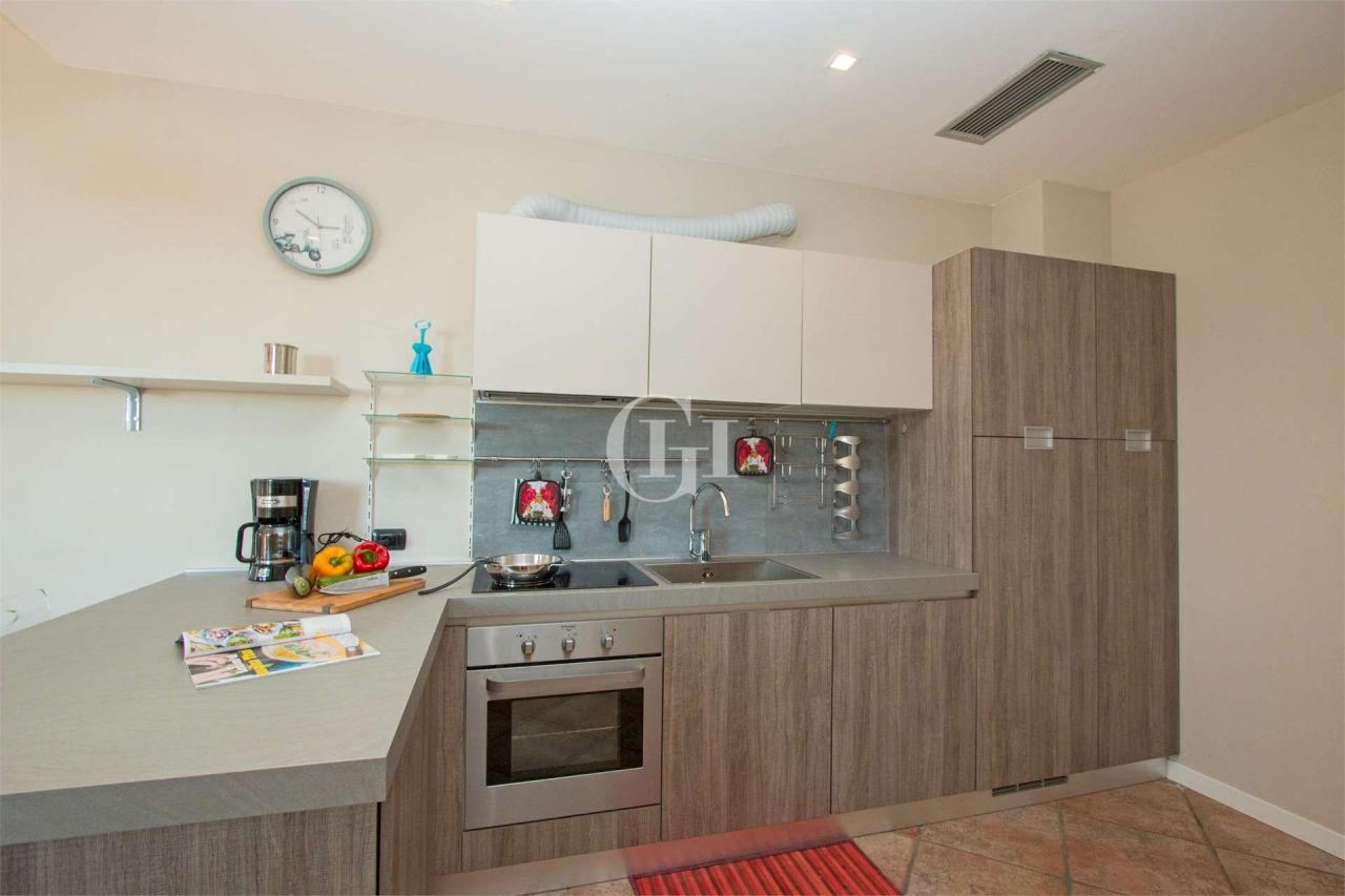 Апартаменты у озера Гарда, Италия, 60 м2 фото 4