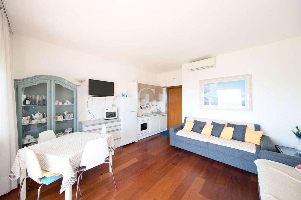 Апартаменты у озера Гарда, Италия, 90 м2 фото 2