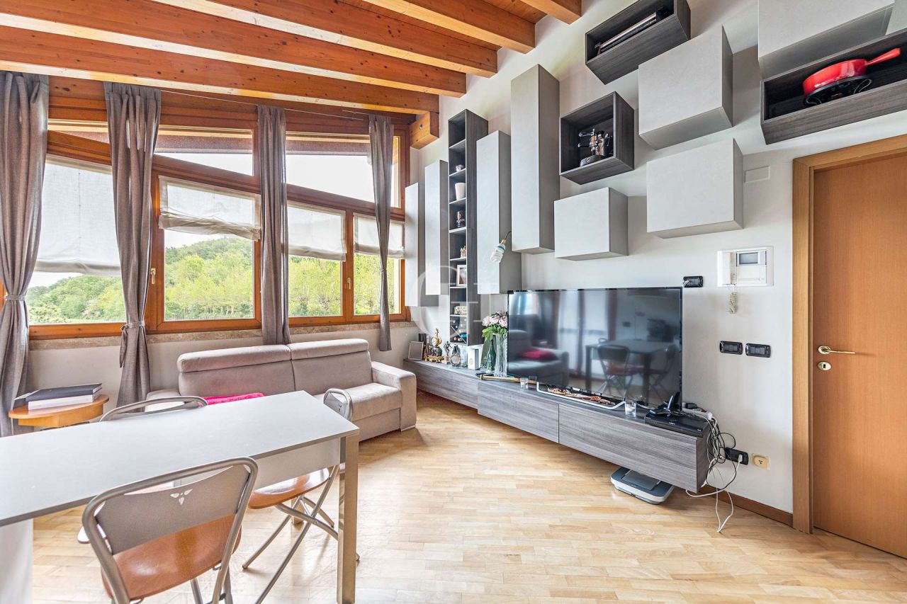 Квартира у озера Гарда, Италия, 55 м2 фото 4