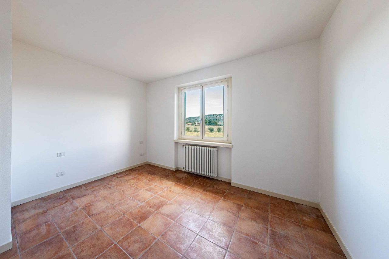Квартира у озера Гарда, Италия, 98.5 м2 фото 4
