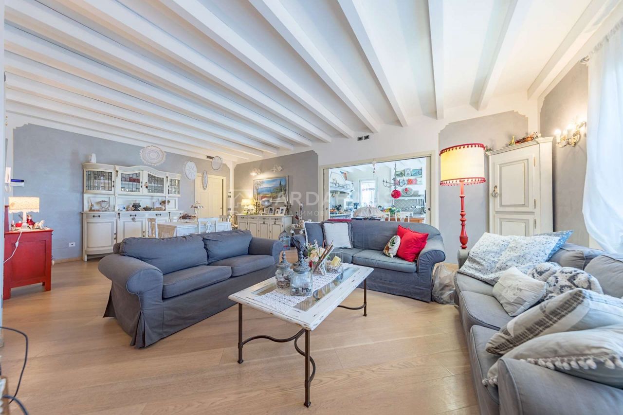 Апартаменты у озера Гарда, Италия, 185 м2 фото 1