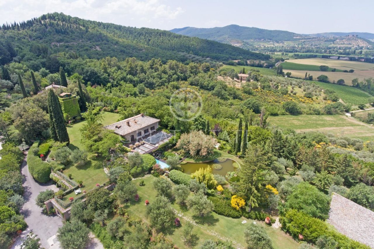 Дом в Корчано, Италия, 615 м2 фото 1