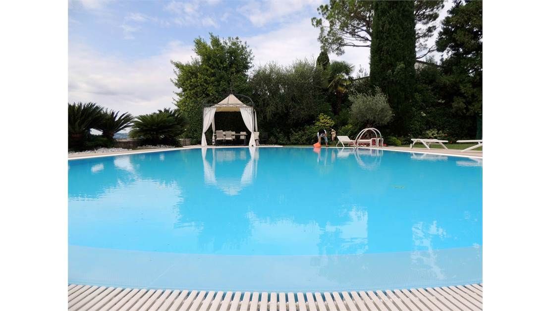 Вилла у озера Гарда, Италия, 800 м2 фото 4