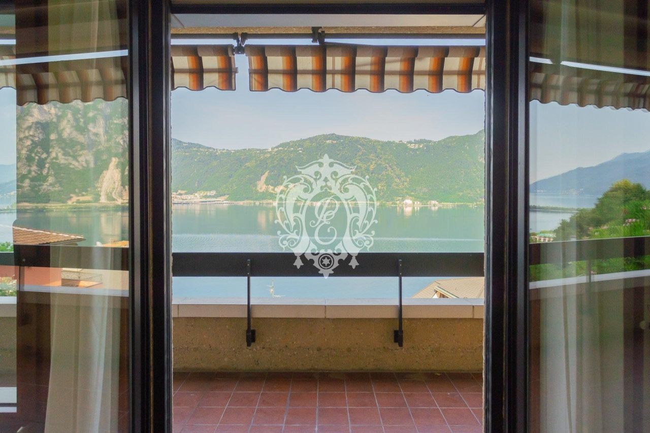 Вилла в Кампионе-д'Италия, Италия, 500 м2 фото 3