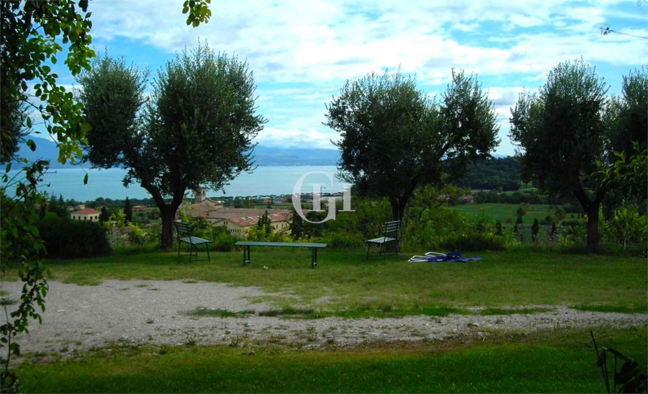 Поместье у озера Гарда, Италия, 1 500 м2 фото 3