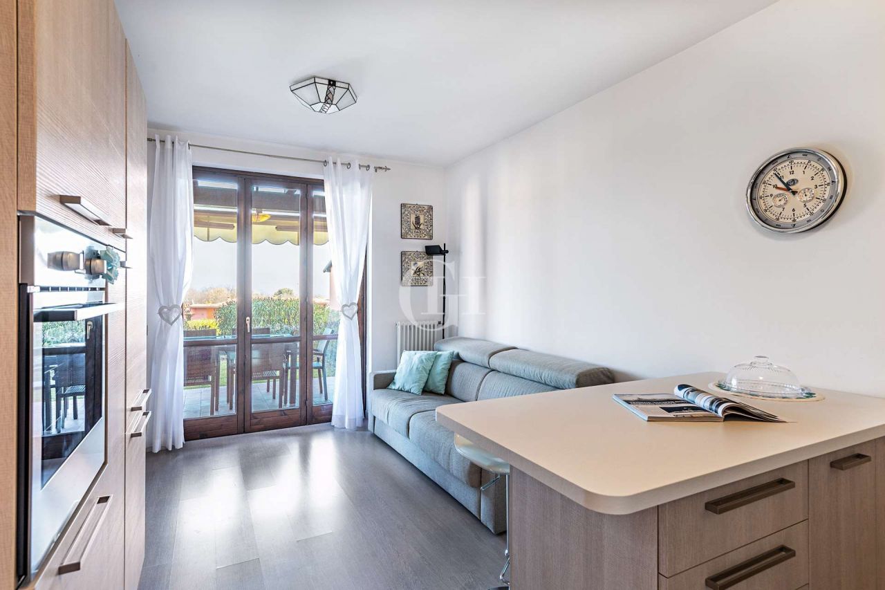 Квартира у озера Гарда, Италия, 75 м2 фото 5