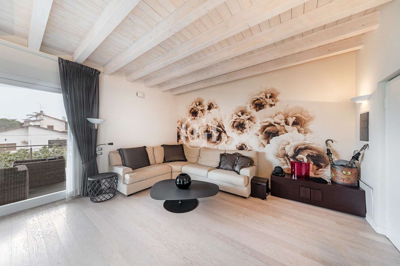 Апартаменты у озера Гарда, Италия, 80 м2 фото 1