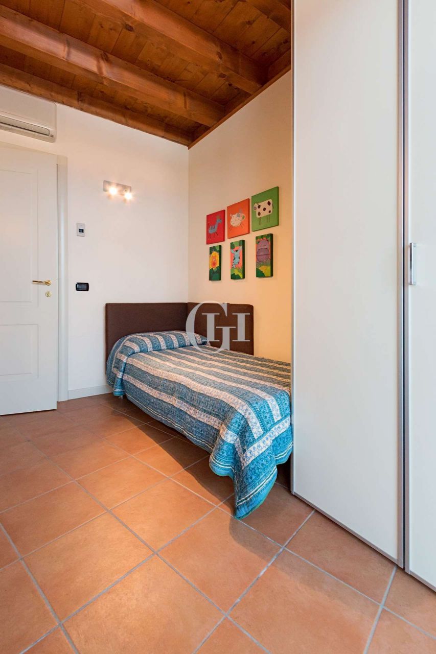 Апартаменты у озера Гарда, Италия, 105 м2 фото 5