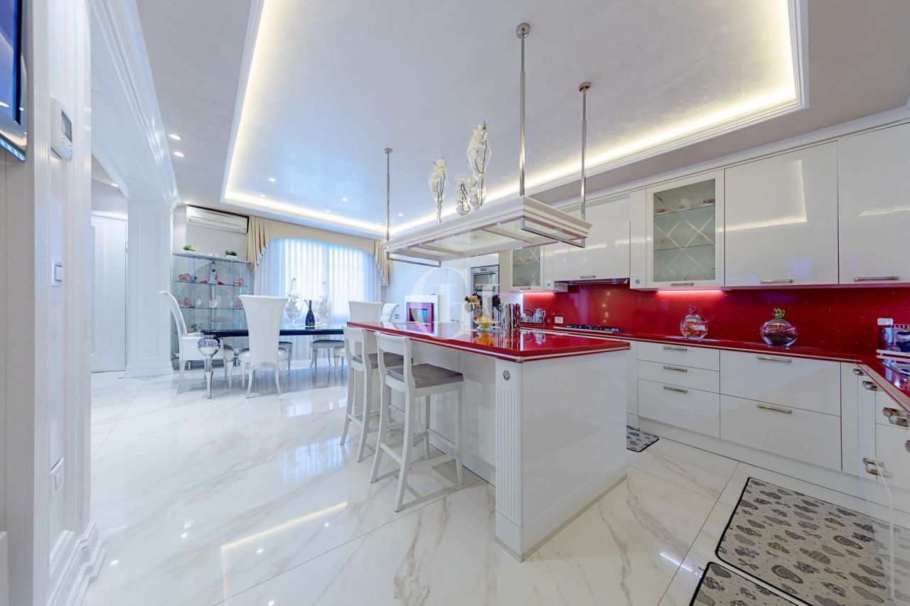 Вилла у озера Гарда, Италия, 230 м2 фото 5