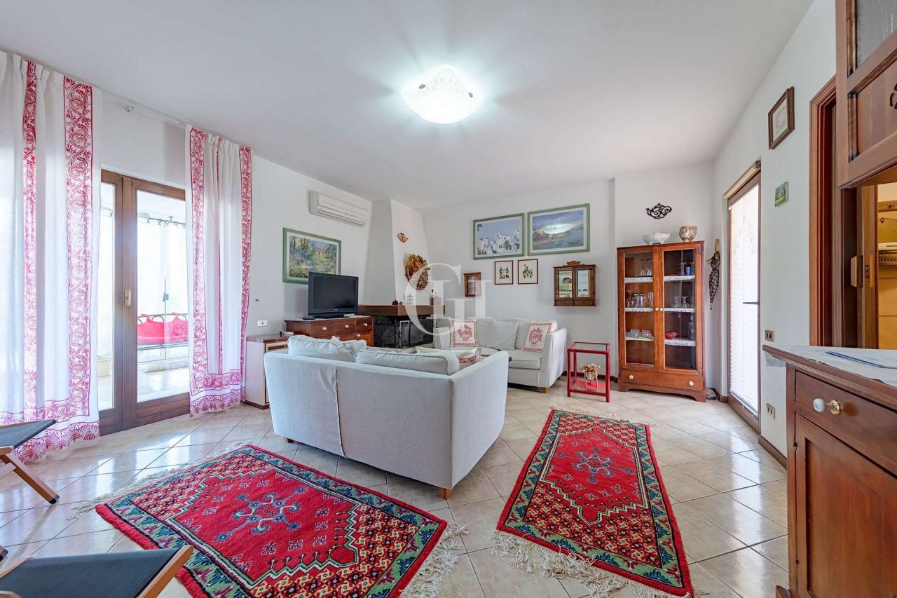 Квартира у озера Гарда, Италия, 75 м2 фото 5