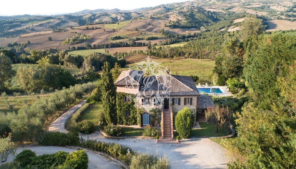 Вилла в Тоди, Италия, 458 м2 фото 3