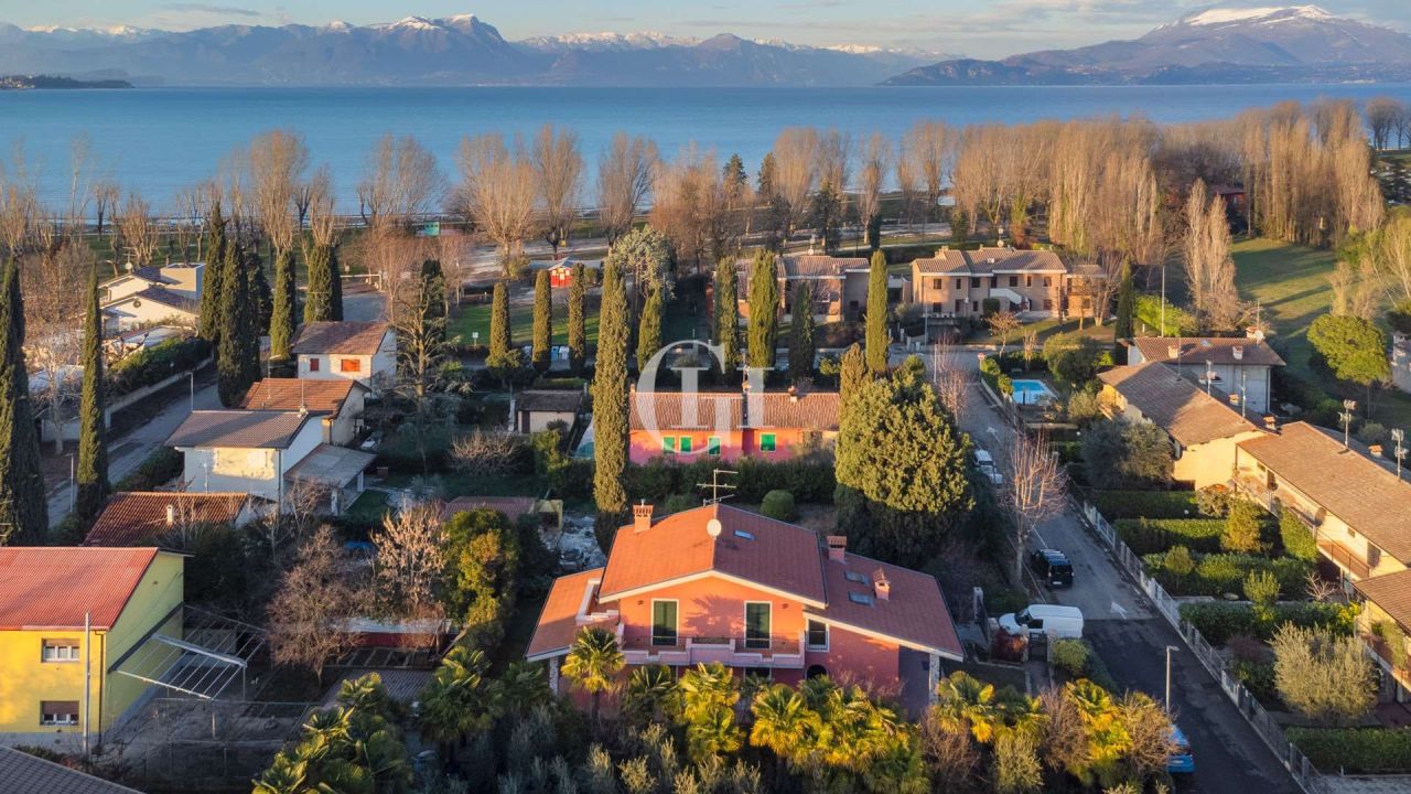 Вилла у озера Гарда, Италия, 315 м2 фото 1