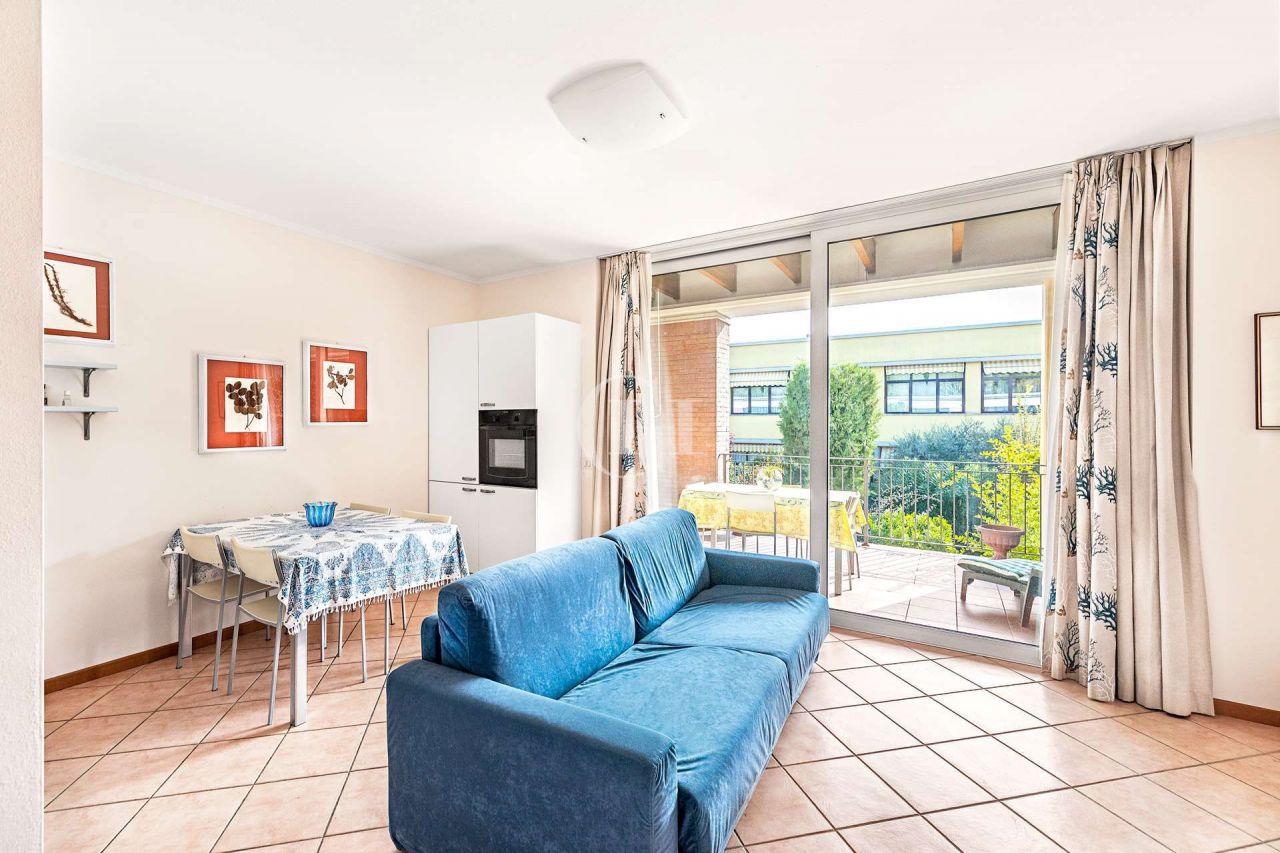 Квартира у озера Гарда, Италия, 60 м2 фото 3