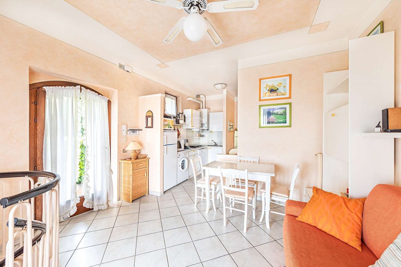 Апартаменты у озера Гарда, Италия, 90 м2 фото 2