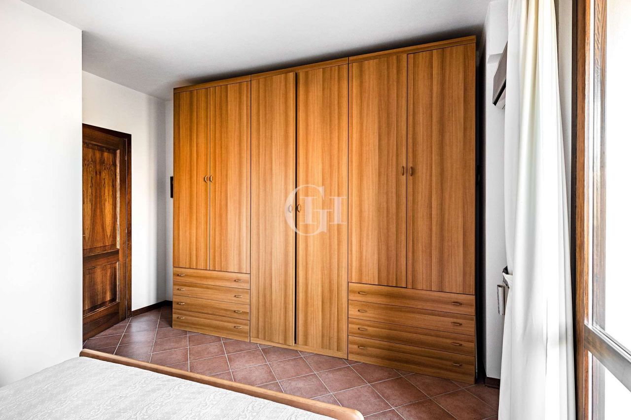 Квартира у озера Гарда, Италия, 90 м2 фото 2