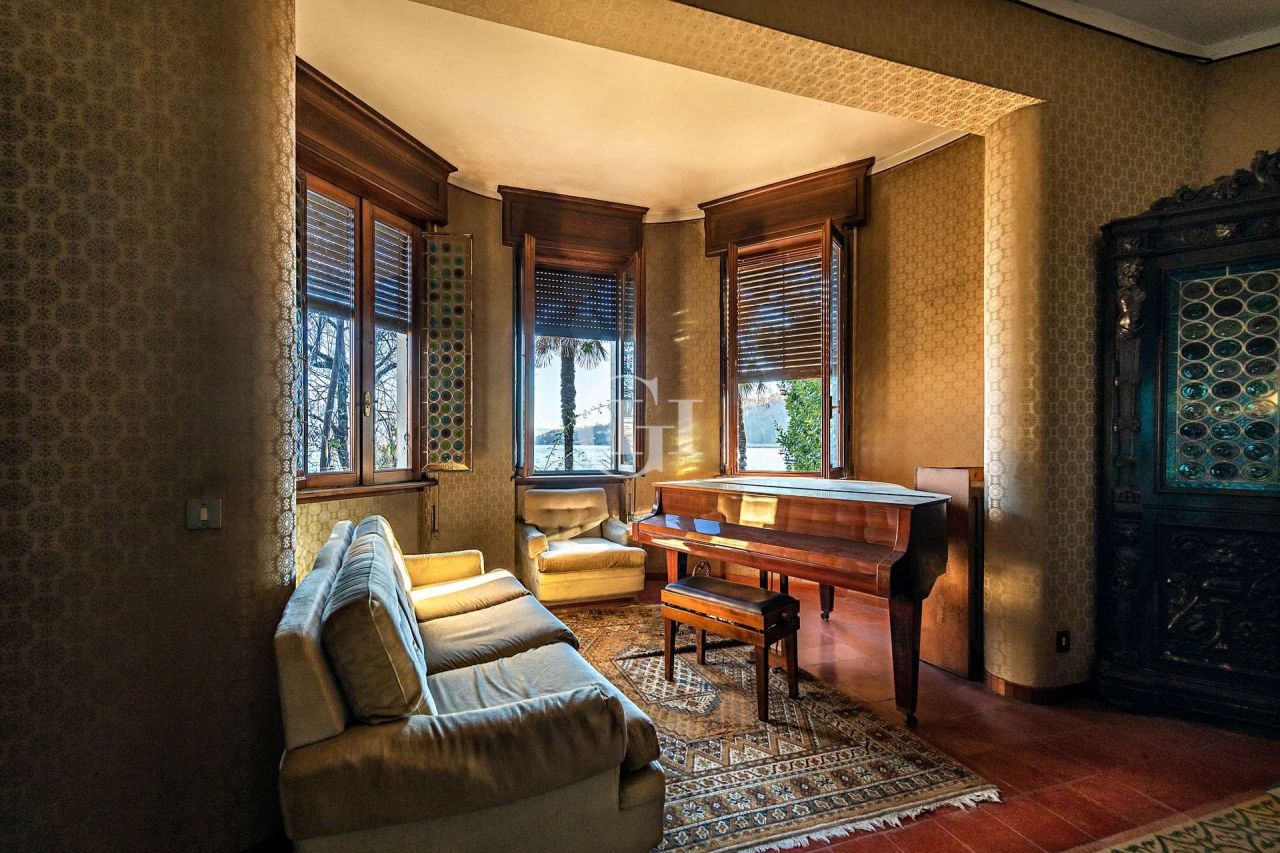 Вилла у озера Гарда, Италия, 240 м2 фото 2