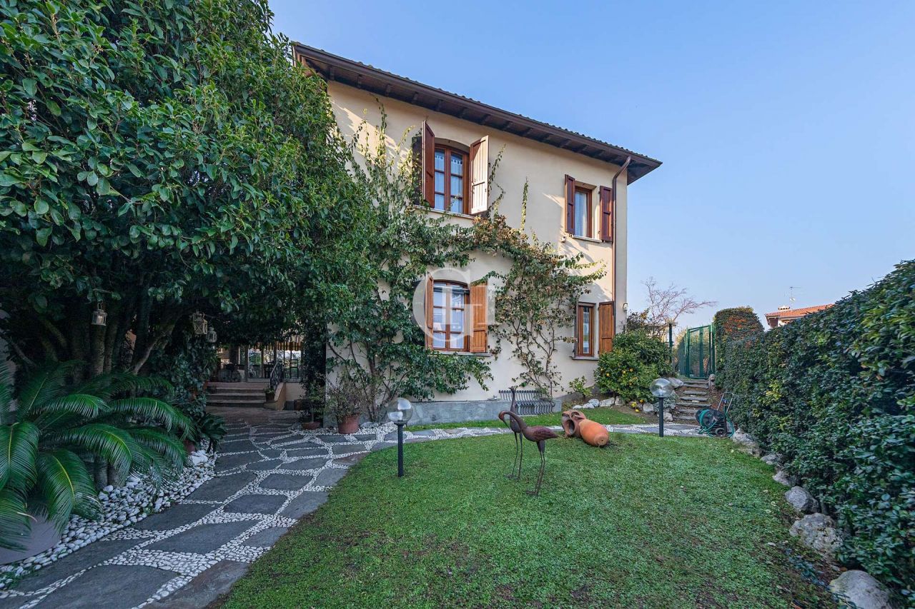 Вилла у озера Гарда, Италия, 350 м2 фото 1