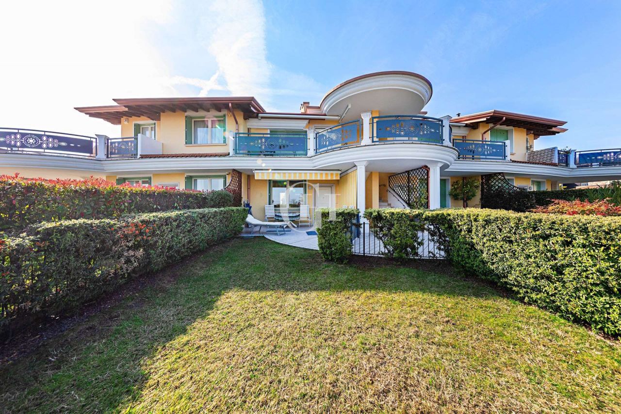 Квартира у озера Гарда, Италия, 80 м2 фото 1