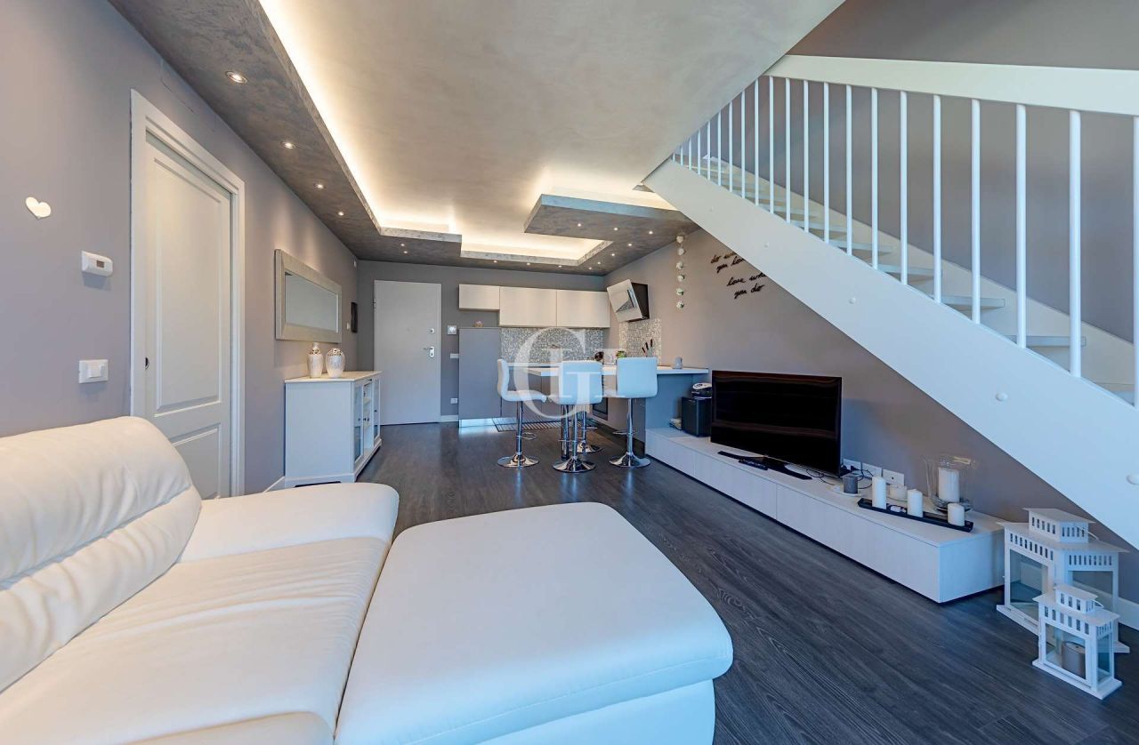 Квартира у озера Гарда, Италия, 120 м2 фото 2