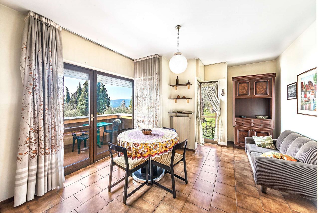 Квартира у озера Гарда, Италия, 47 м2 фото 4