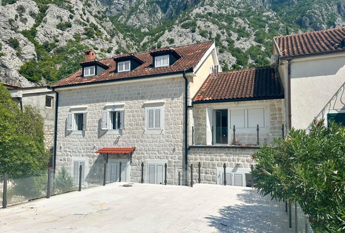 Дом в Которе, Черногория, 360 м2 фото 3