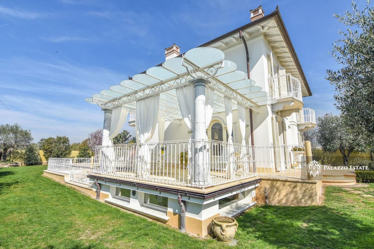 Вилла в Пьетрасанте, Италия, 300 м2 фото 4