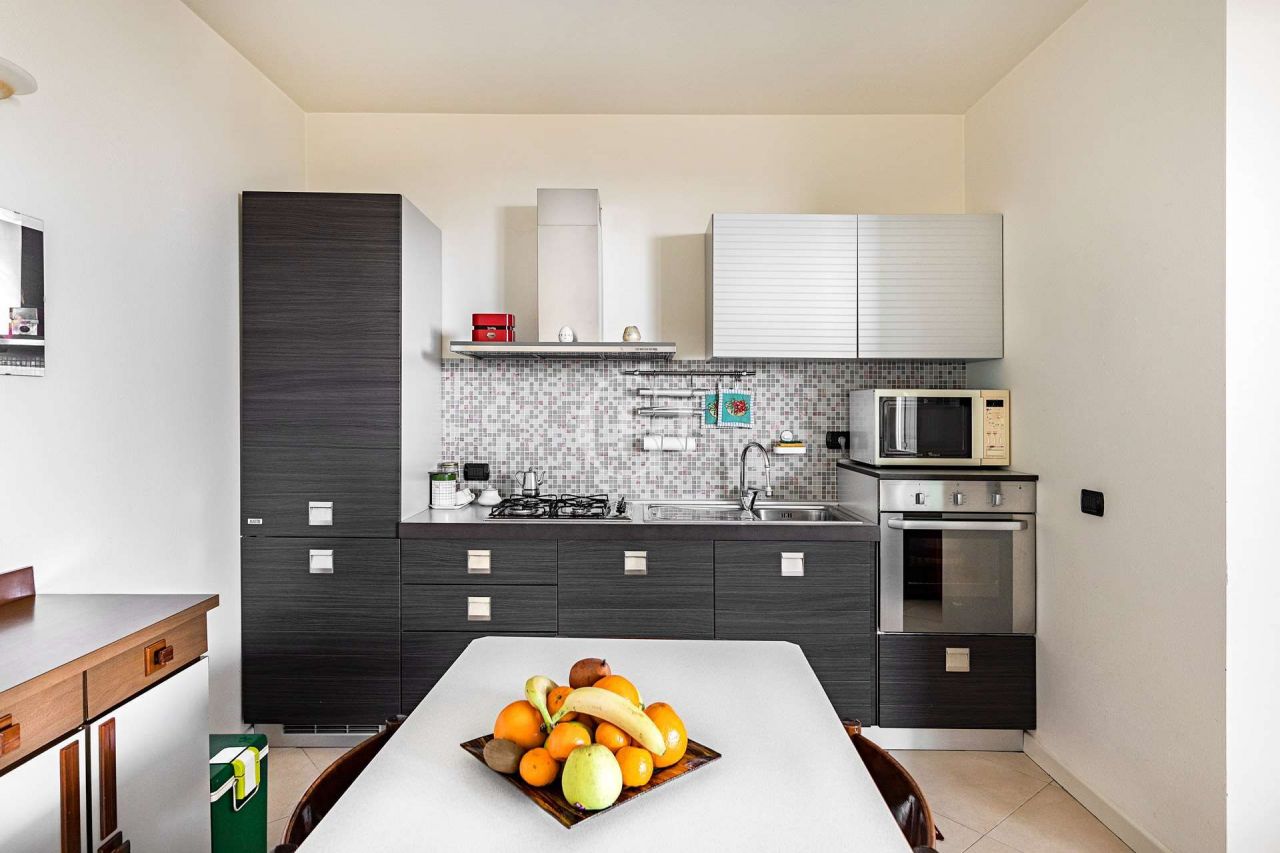Квартира у озера Гарда, Италия, 80 м2 фото 5