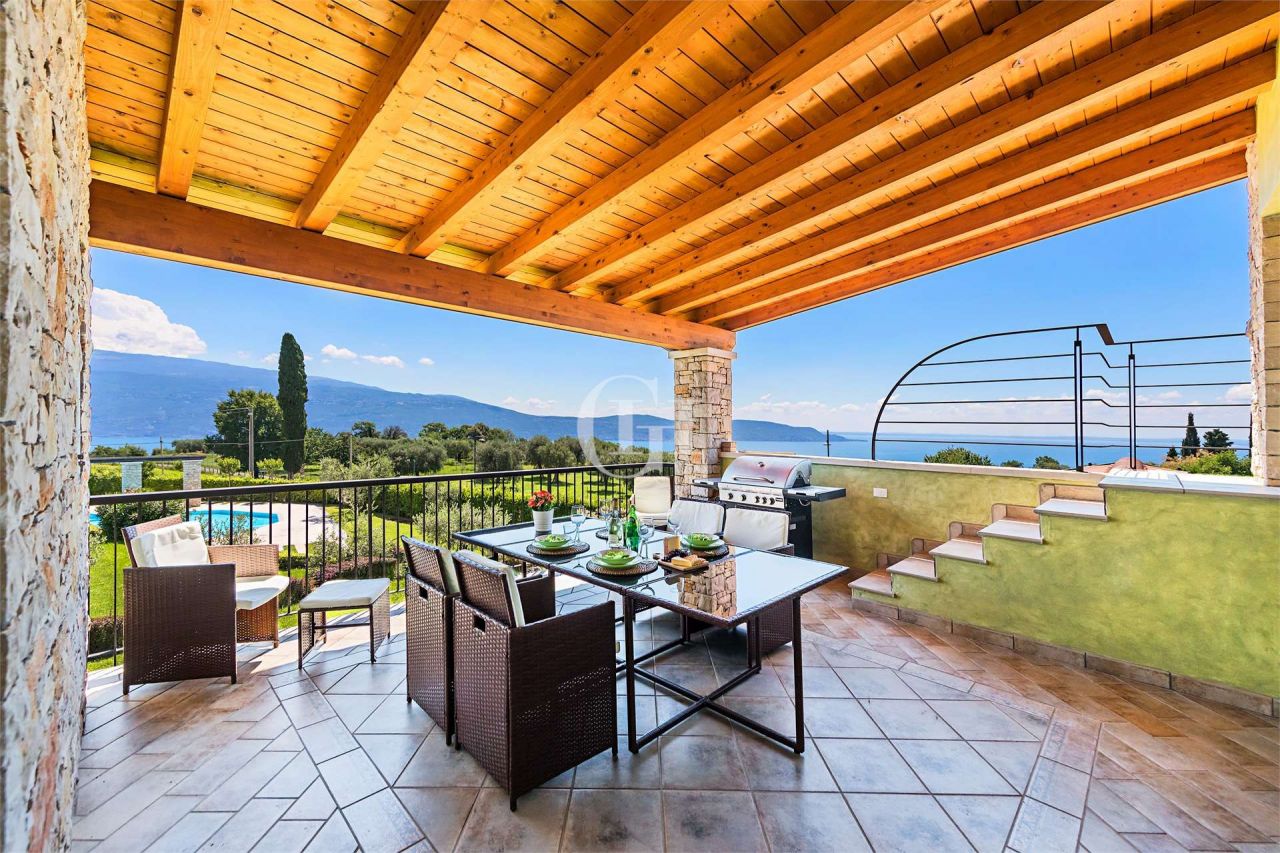Апартаменты у озера Гарда, Италия, 75 м2 фото 2
