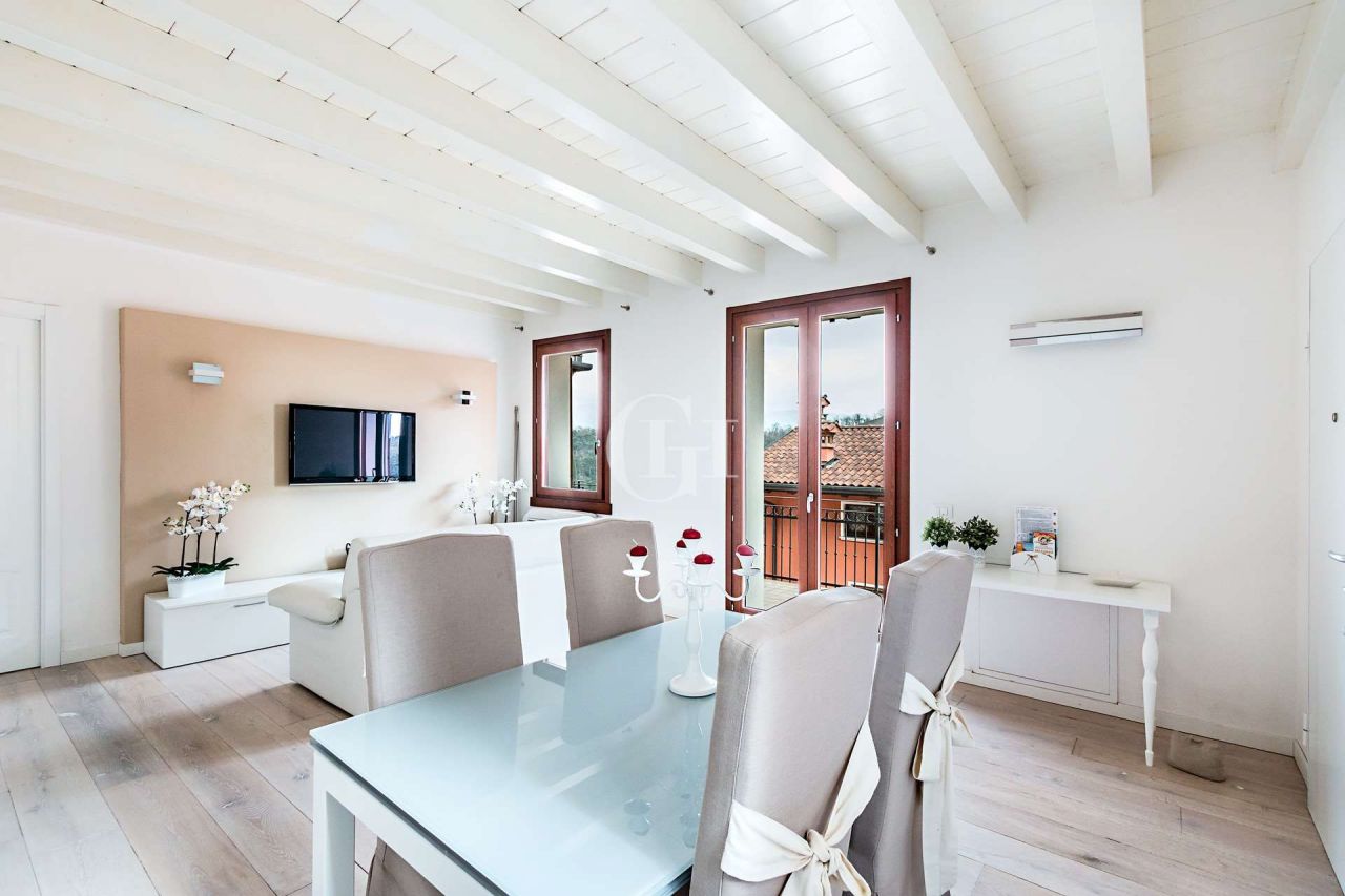 Апартаменты у озера Гарда, Италия, 72 м2 фото 1