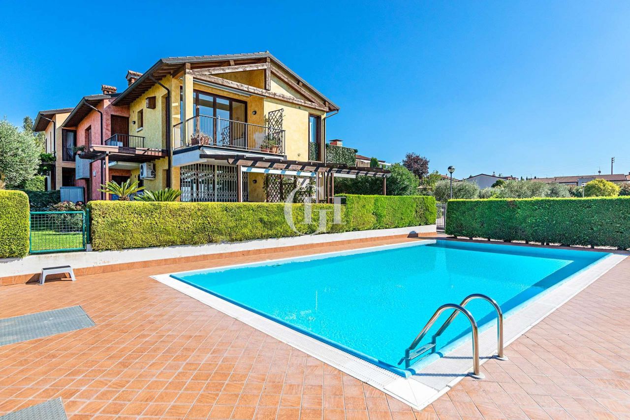 Апартаменты у озера Гарда, Италия, 85 м2 фото 1